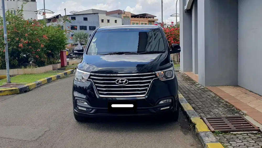 Km 37rb hyundai h1 royale diesel 2018 hitam