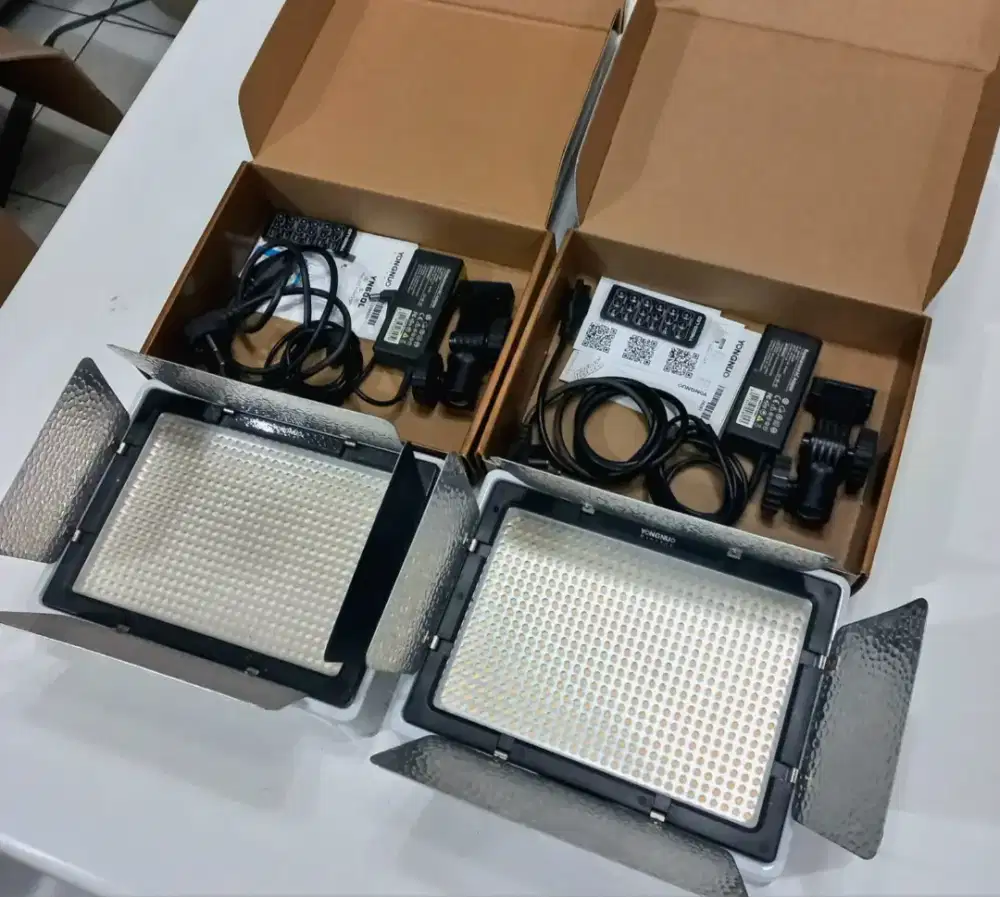 Lampu Led yongnuo YN 600 + difuser box ( 2 set lampu )