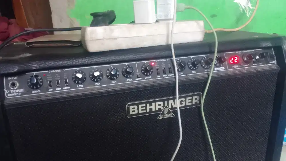 Ampli Gitar Behringer 2x10in