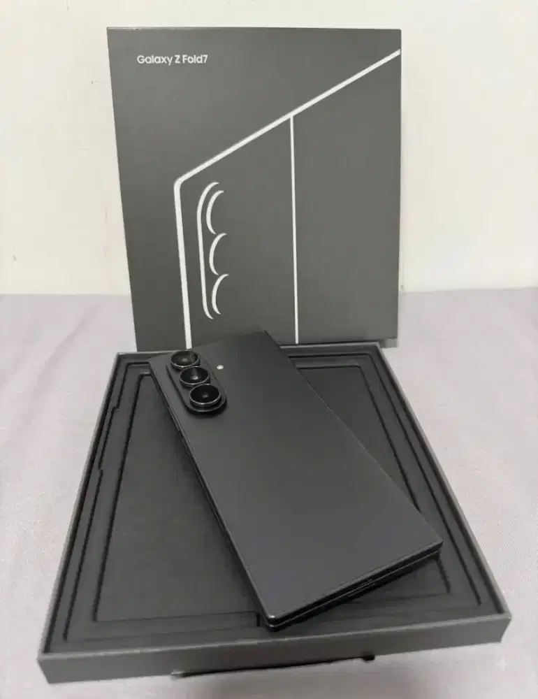 Galaxy Z Fold 7 like new 1 TB