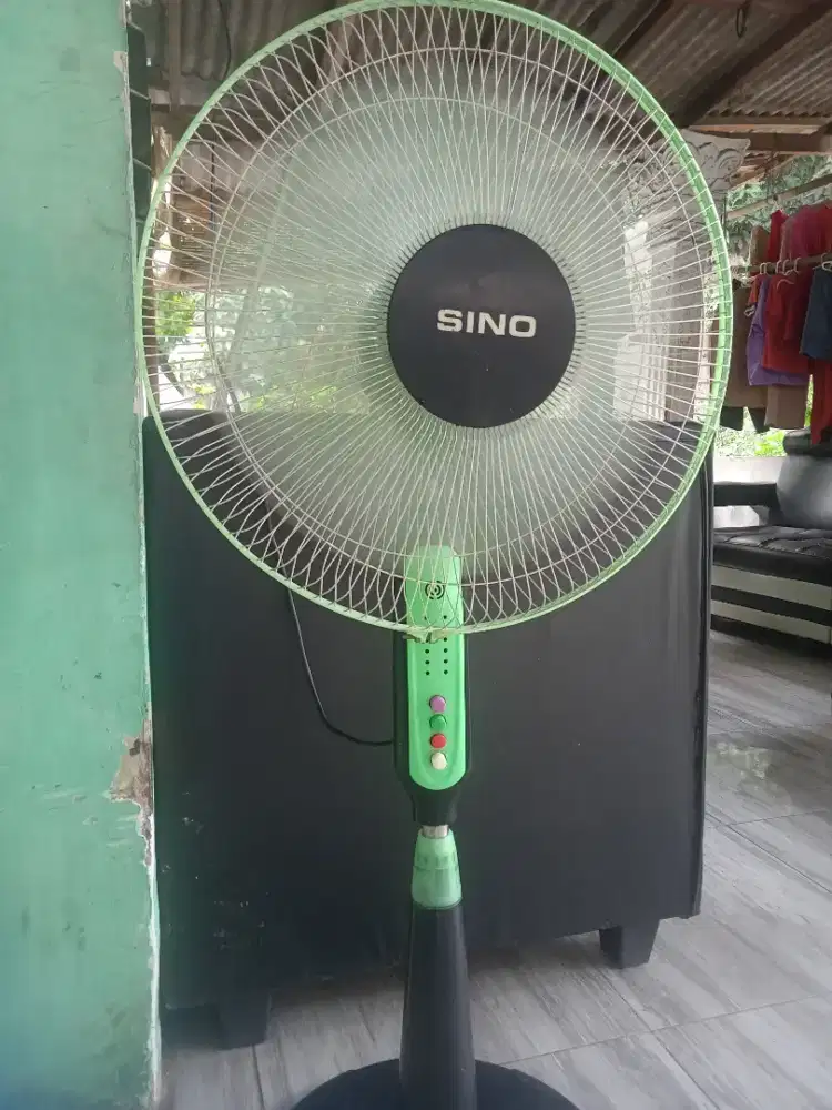 Kipas angin berdiri normal lancar sesuai foto.