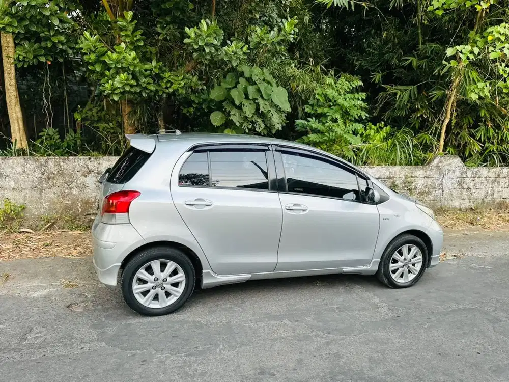 Yaris autoMatic 2011 plat AA istimewa