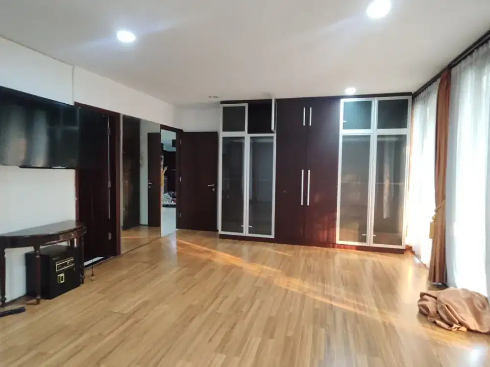 Townhouse Cilandak Keuangan Lt, 225 m /Lb. 250 m2, 2 Lantai , Fasilitas Spool,Unfurniture , 160 jt / thn
