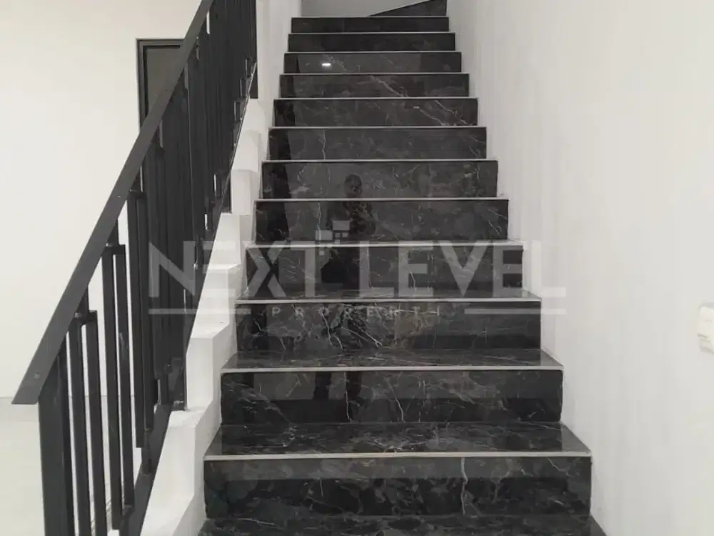 Dijual Rumah Woodland Citraland Minimalis Strategis  Siap Huni