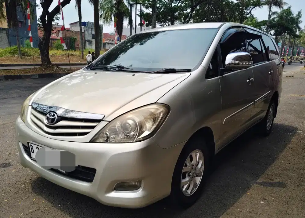 2010 Innova G AT