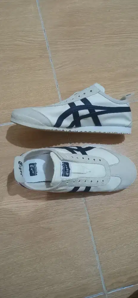 Sepatu onitsuka tiger slip on