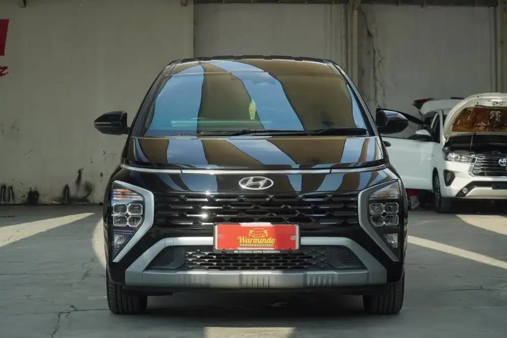 Hyundai Stargazer Prime matic 2023 hitam AT Captain Seat DP minim