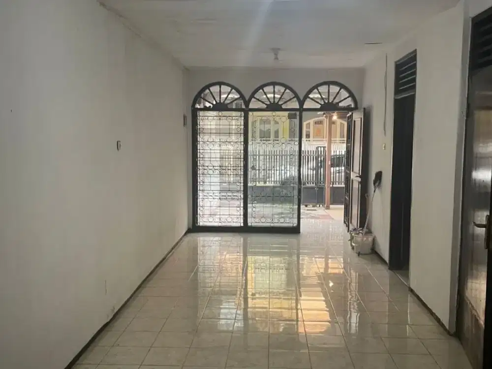 Rumah dekat Mall, dekat tol, banyak kuliner di Perumahan Kelapa Gading
