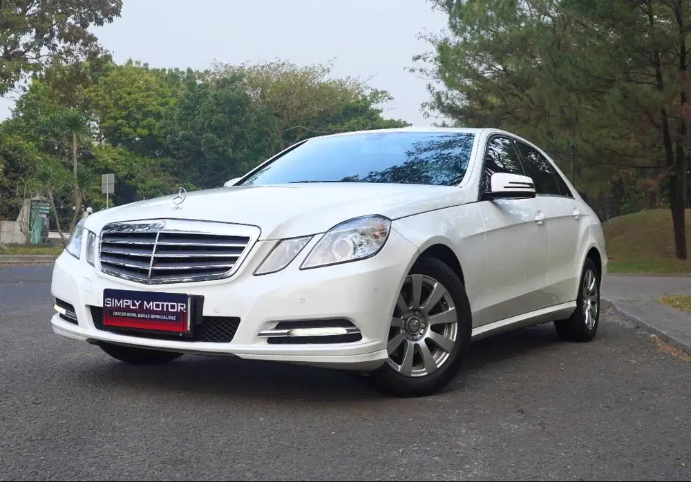 [TDP 10 JT] MERCEDES-BENZ E200 AT Tahun 2103