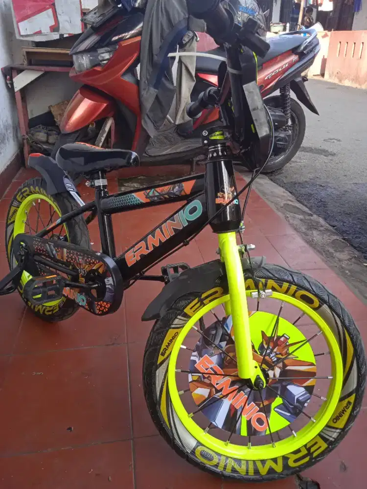 Sepeda erminio masih baru bgt pakai butuh wang kali  lok abang
