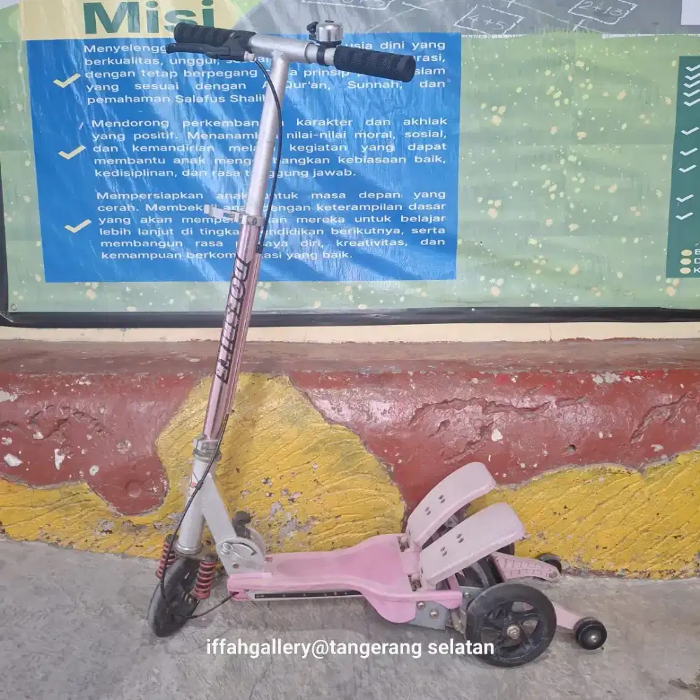 Scooter Anak Warna Pink Pedal Enak Dipakai Normal Siap Pakai