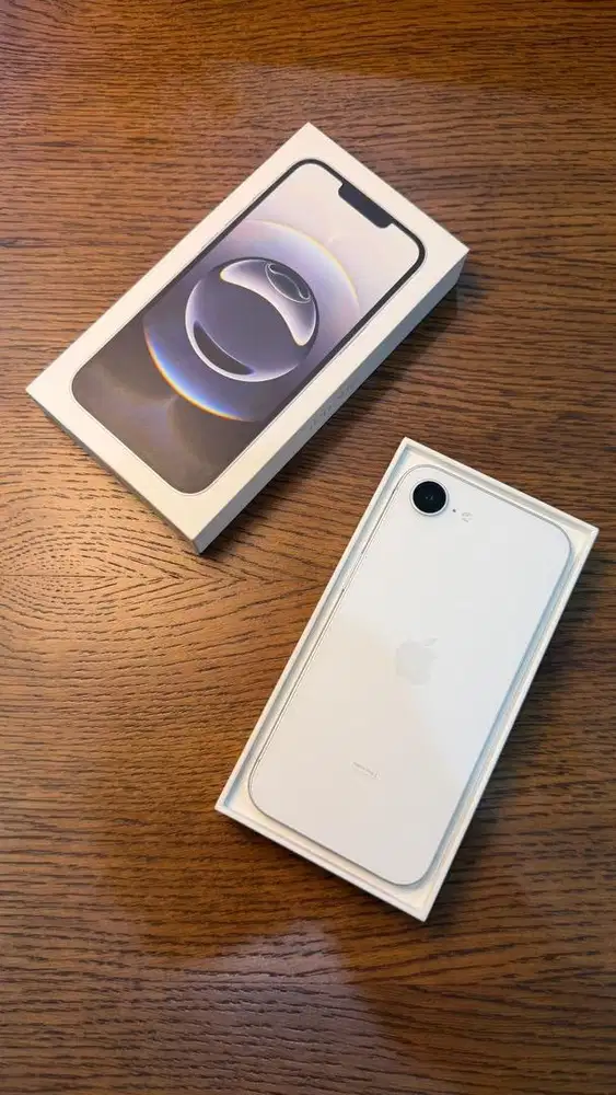 iPhone 16e 128 GB Putih Super mulus Garansi juli 2027 mulus super 100%
