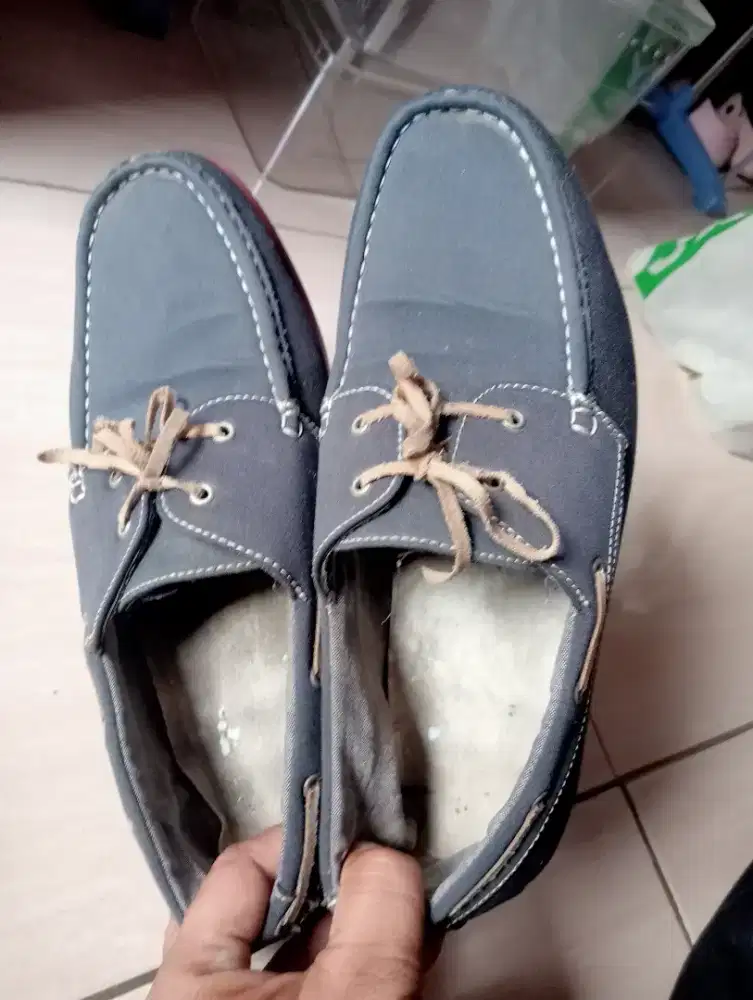 Sepatu santai pria