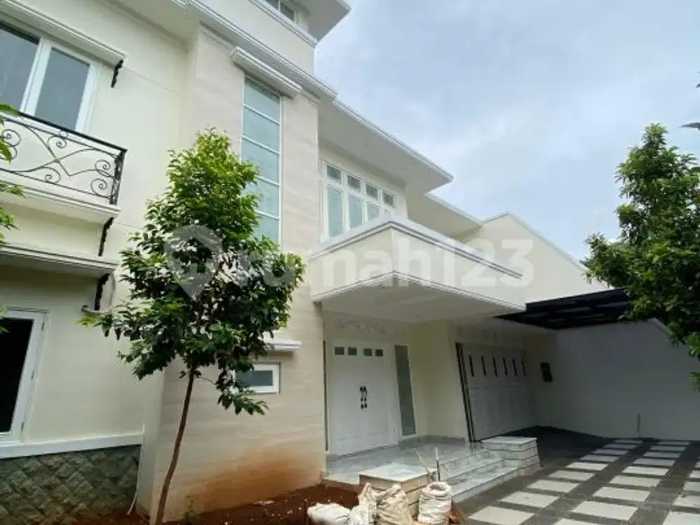 Modern Classic Lebak Bulus - Rumah Besar, Pool, dan Akses MRT
