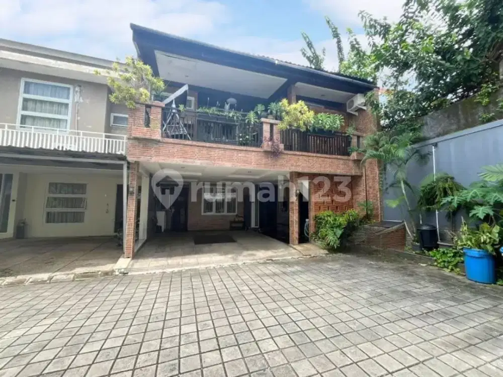 Rumah Terawat Dalam Komplek Lebak Bulus, Dekat ke MRT