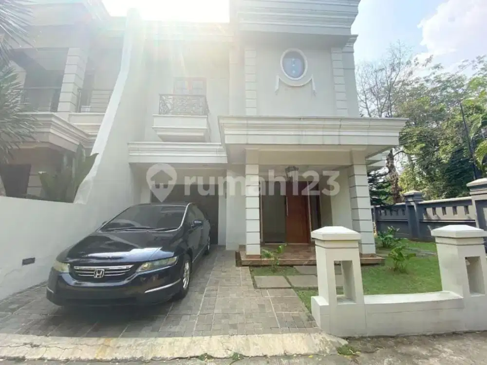 Rumah Mewah di Lebak Bulus Dengan Lantai Marmer Dan Halaman Luas
