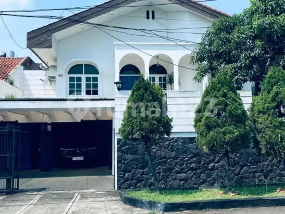 Rumah Klasik dan Homey Luas 375m² di Cinere Dekat Tol Desari