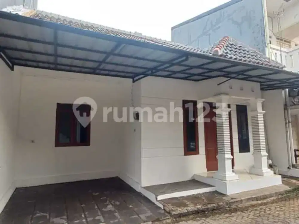 Rumah Dalam Townhouse Cinere Limo, Selangkah ke Tol