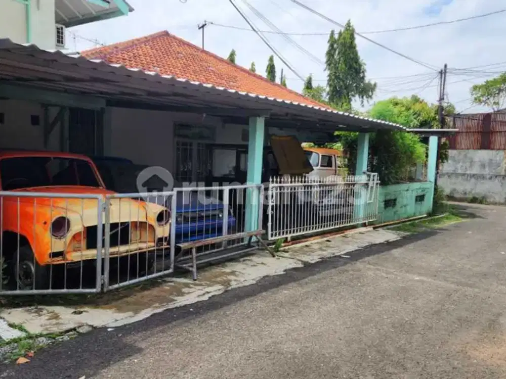 Rumah Hook Hitung Tanah Strategis di Pejaten, Pasar Minggu, Jakarta Selatan
