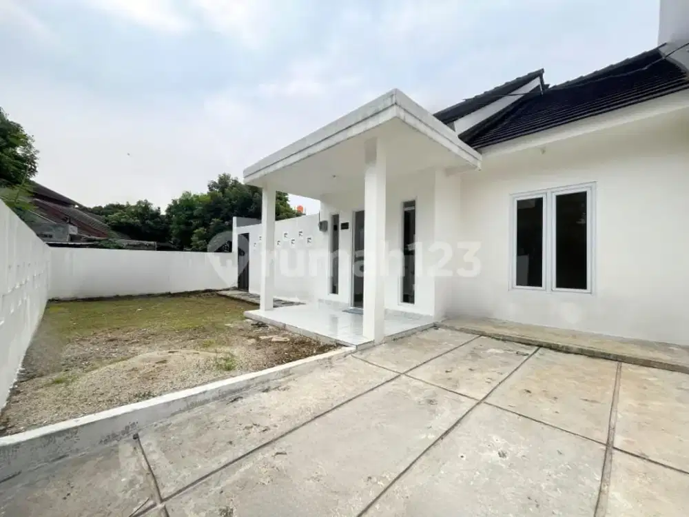 Rumah 1 Lantai Siap Huni dengan Teras Depan & Samping Luas di Pamulang