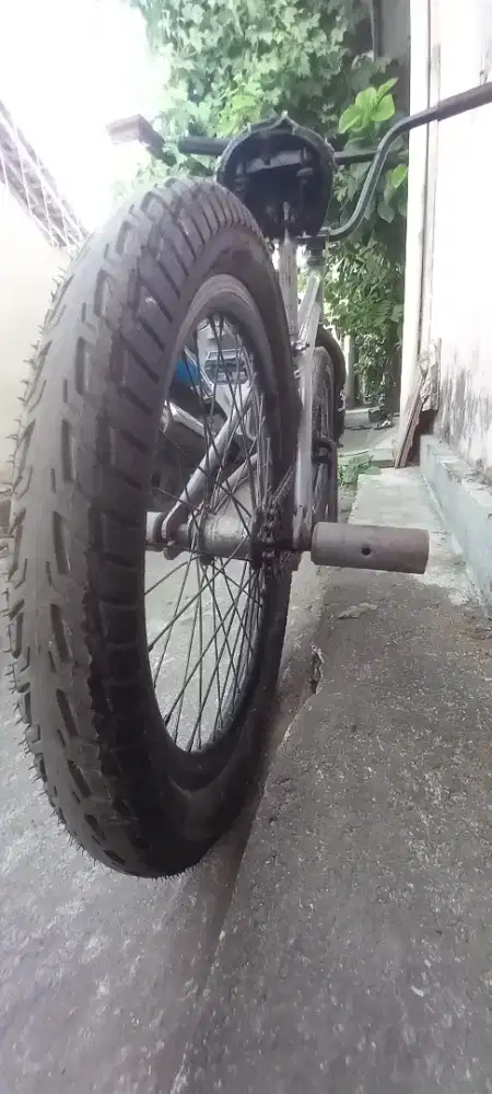 Sepeda BMX Lawasan