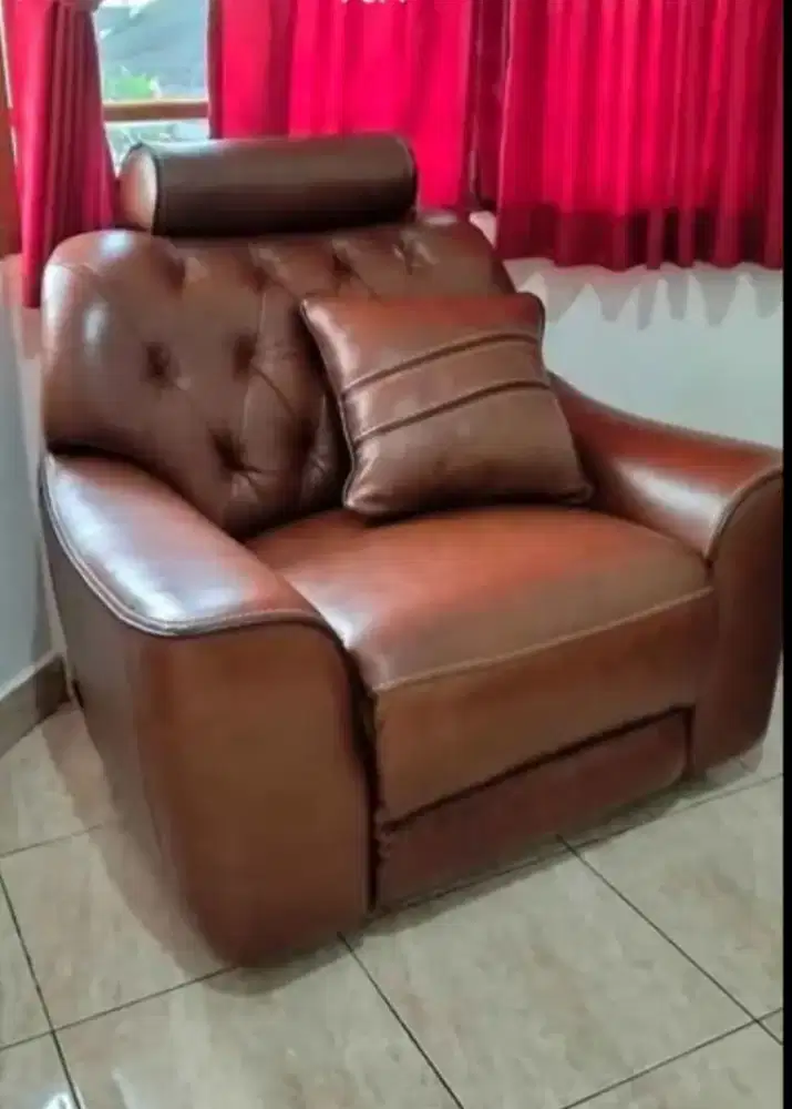 Sofa dan lemari display informa