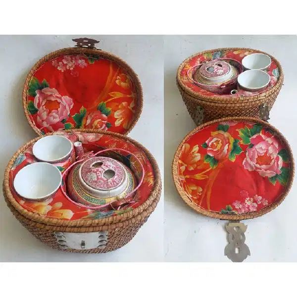 Antik Famili Rose services satu set  / teapot + filter teh +2 cangkir