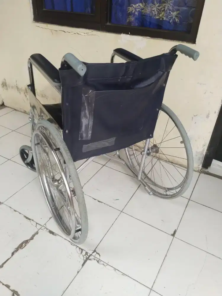 Kursi roda bekas