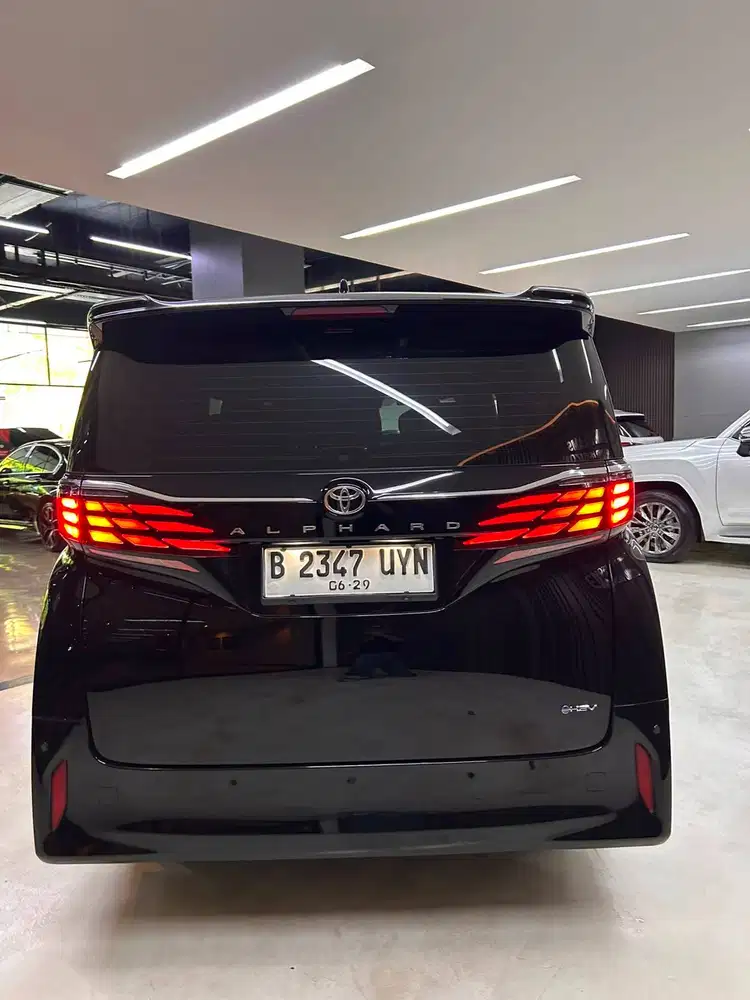 Toyota Alphard 2.5 HEV Hybrid 2024 Hitam Km26rb B2347UYN