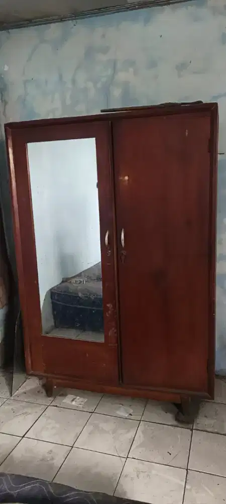 LEMARI JATI KUNO