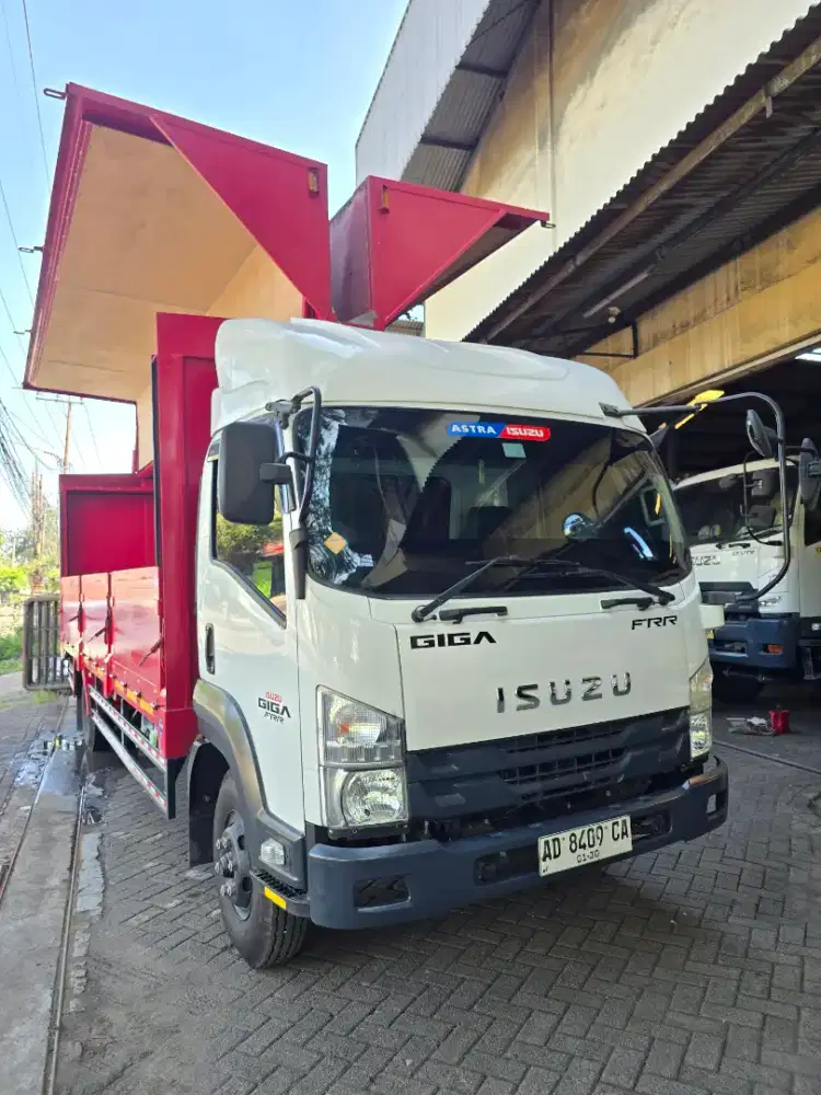 FS Isuzu Giga FRR 190PS Wing Box Elektrik 2024 Pmk 2025 Low Odo 18rban