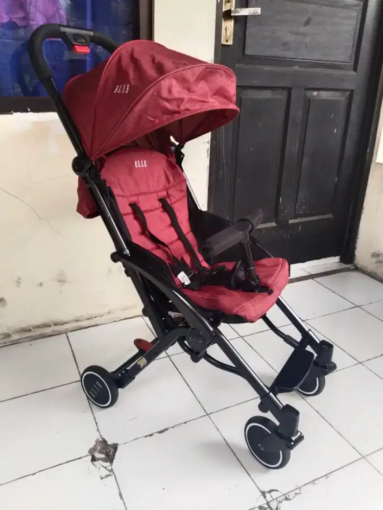 Stroller lipat kecil