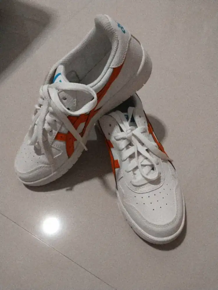Sepatu Asics Wanita