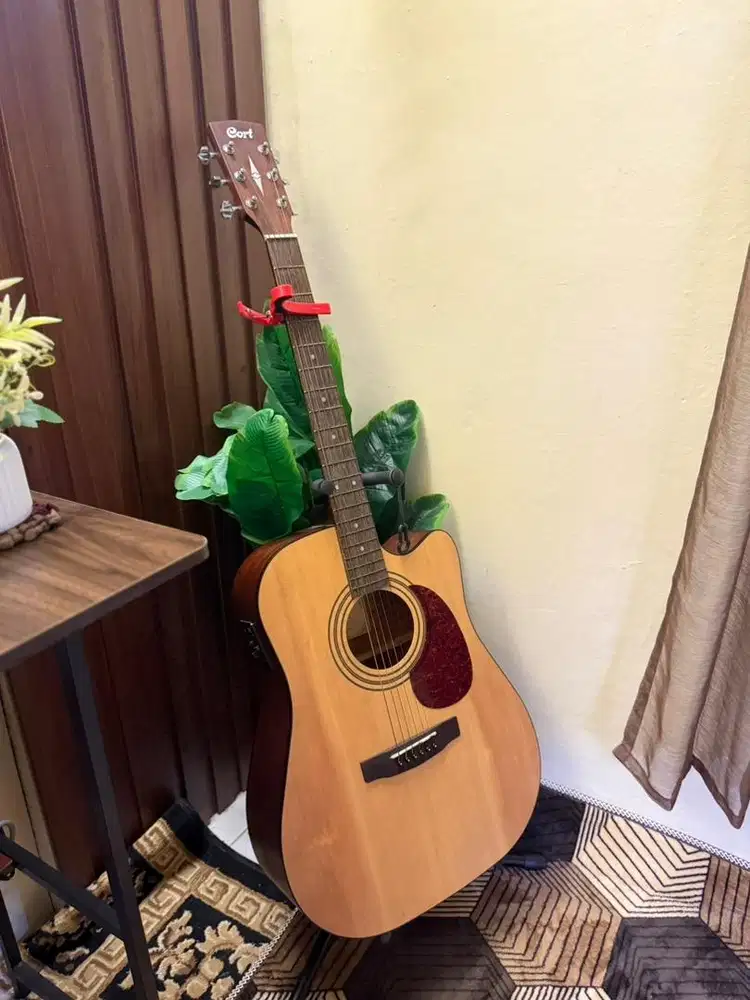 Gitar Cort [EARTH6OCE OP] – Kondisi Mulus – Siap Pakai – Lengkap