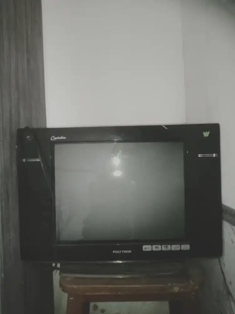 TV TABUNG POLYTRON CRYSTALINE 21 INCH BEKAS.