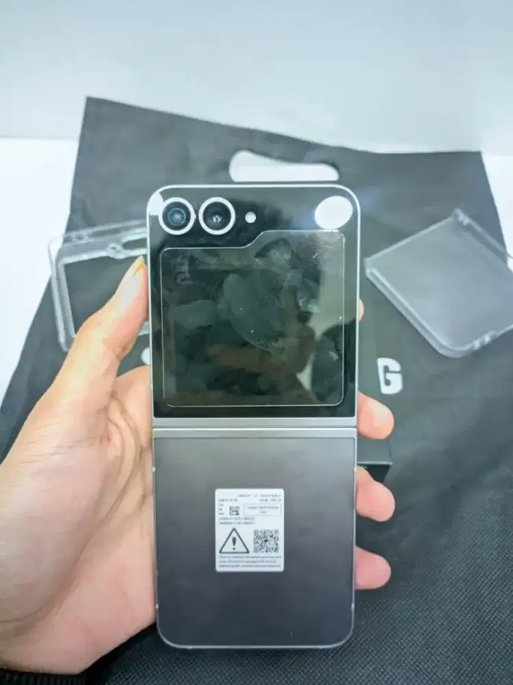 Samsung Galaxy Z Flip6 FullSet 12/256 Mulus Like New beli dari baru.BU