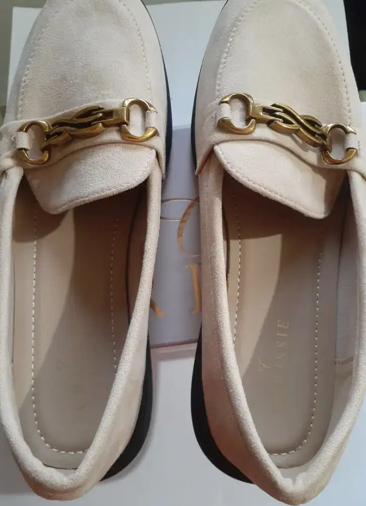 Sepatu Merk CHRISSIE  100% Baru