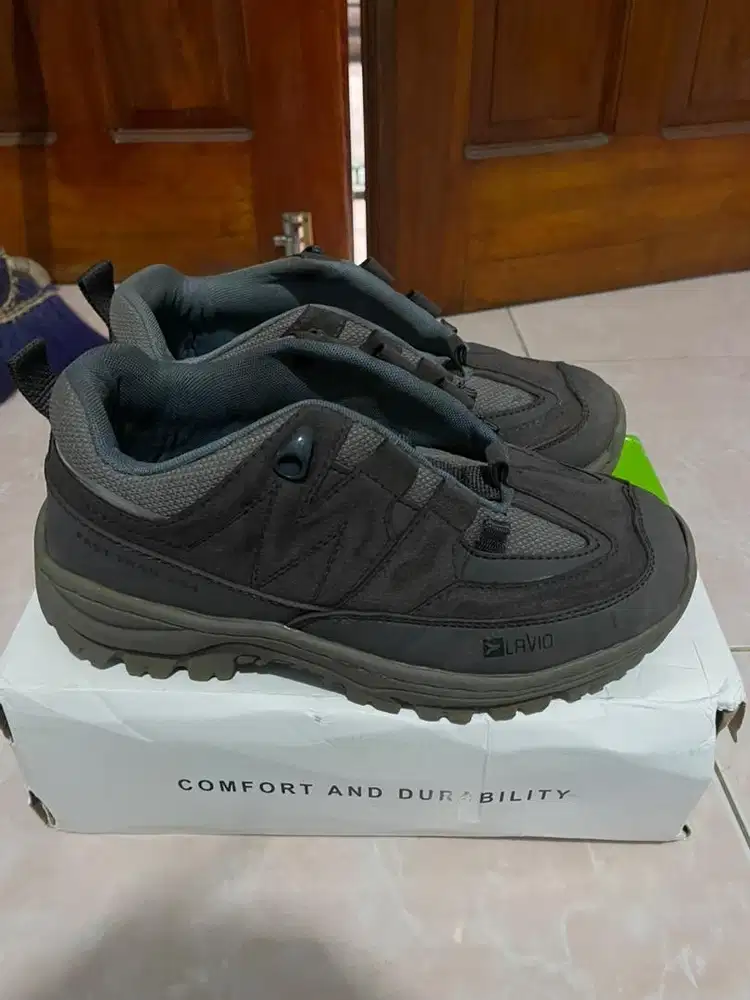 sepatu outdoor lavio
