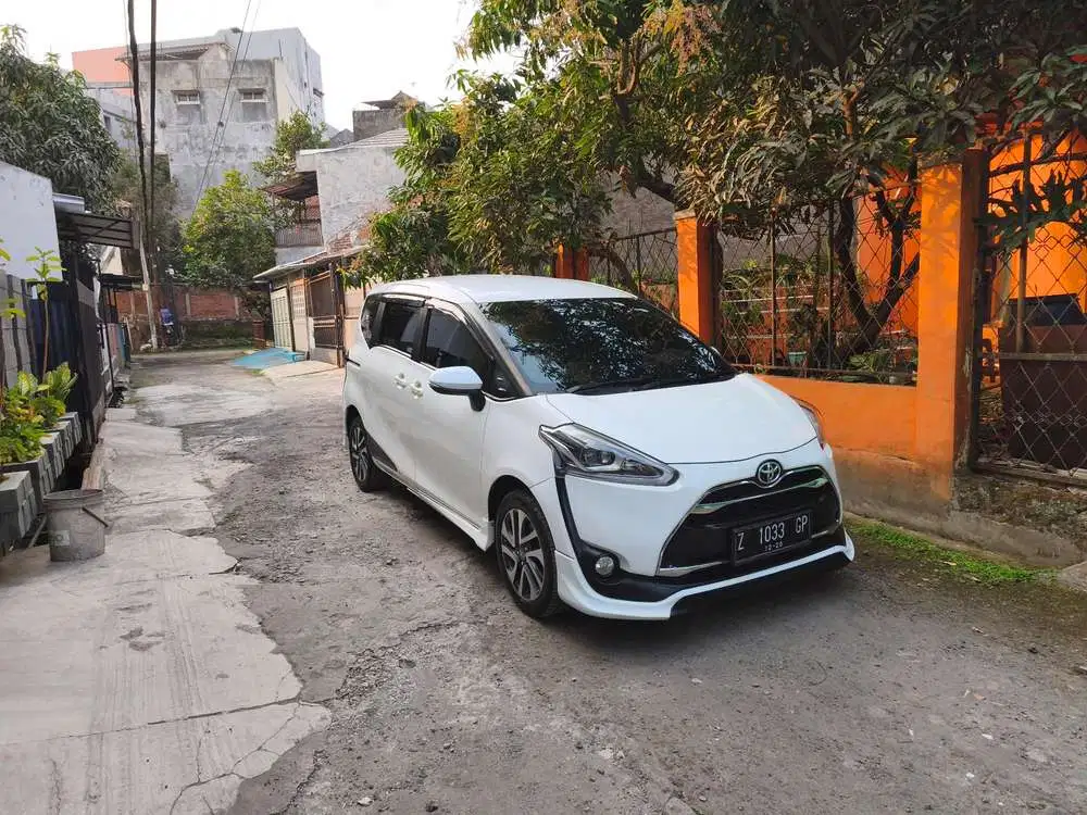 Toyota Sienta Q 2017 Mulus