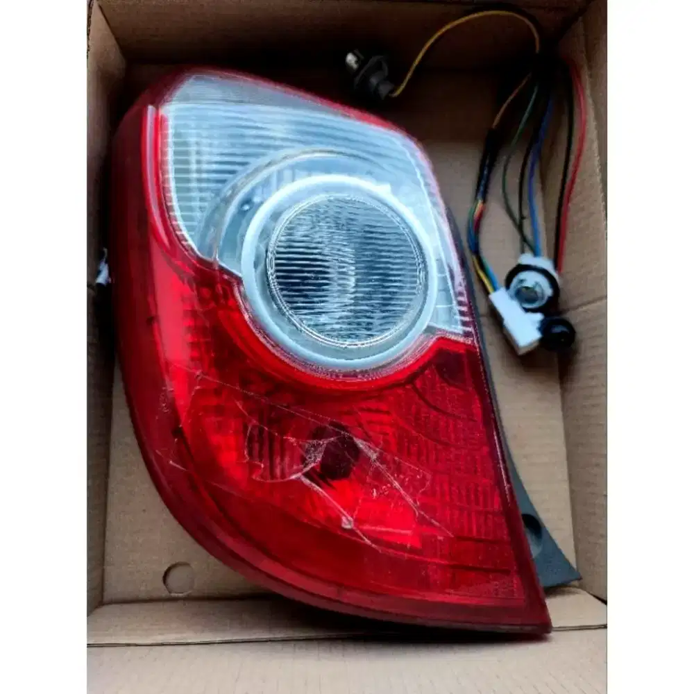 (KIRI) Kaca Mika Rumah Lampu Belakang Rem / Stoplamp AGYA ALYA
