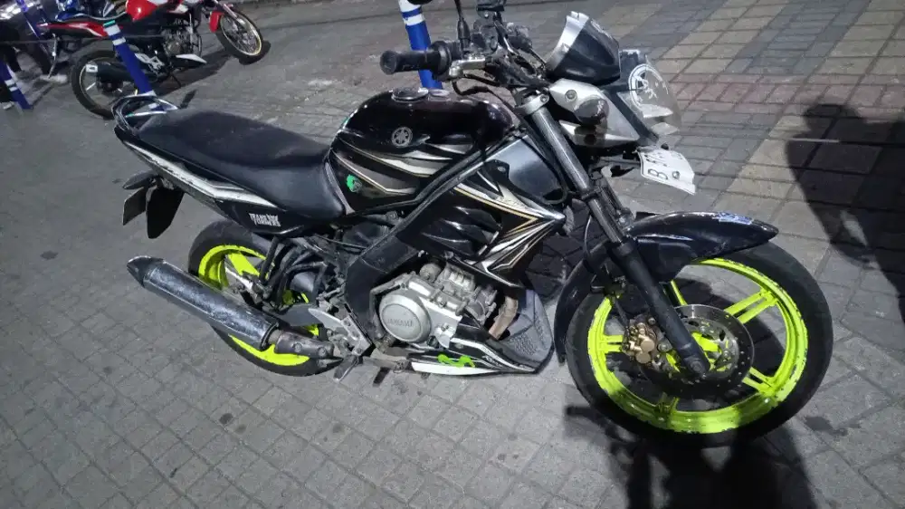 Yamaha vixion tahun 2011 ss lengkap pajak panjang,kaleng panjang motor