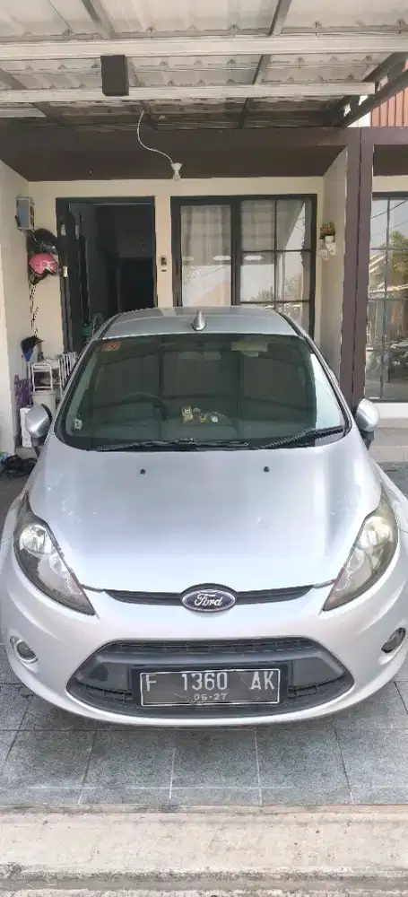 jual mobil Ford Fiesta 2012