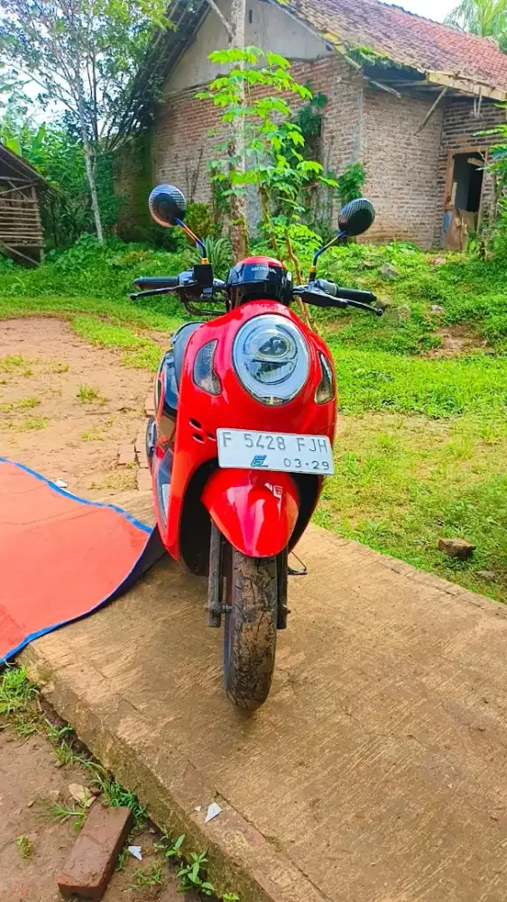 Scoopy tahun 2023 komplit minus pemakaian
