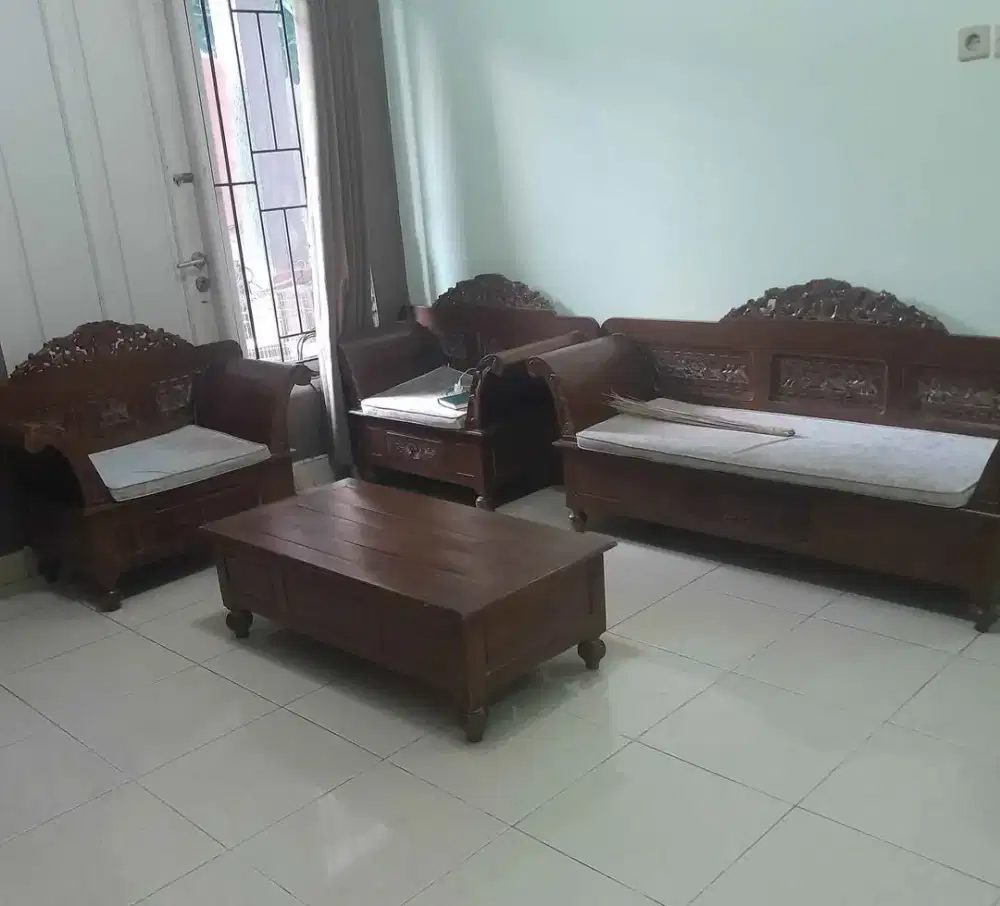 Dijual 1 set bufet dan kursi tamu jati jepara