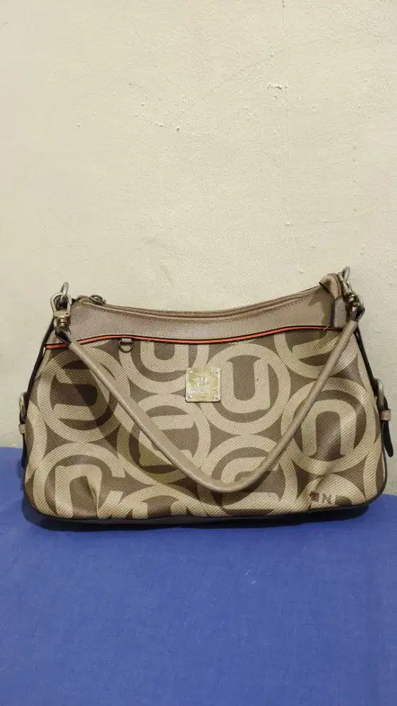 Dijual taa sling bag