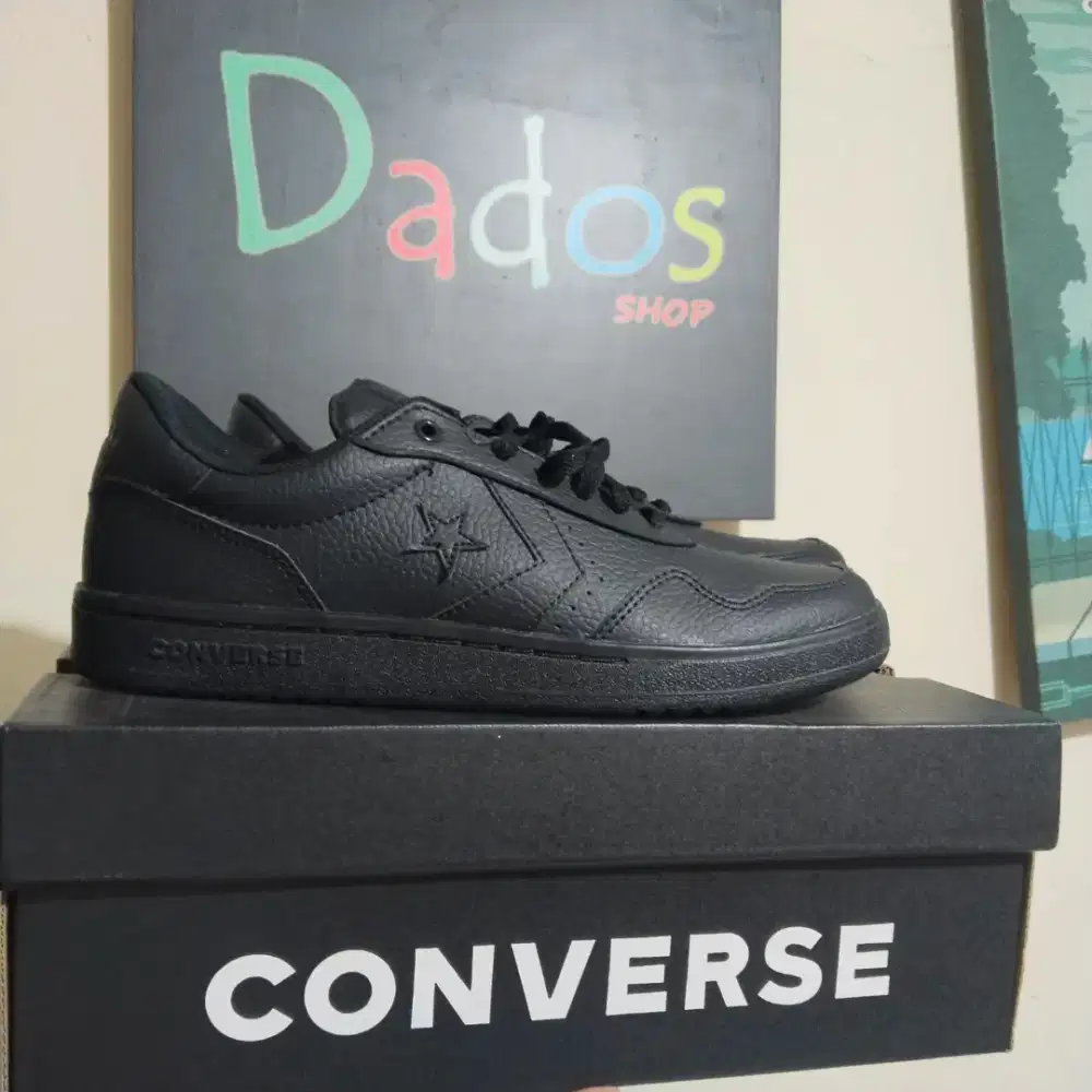 Sepatu converse pria