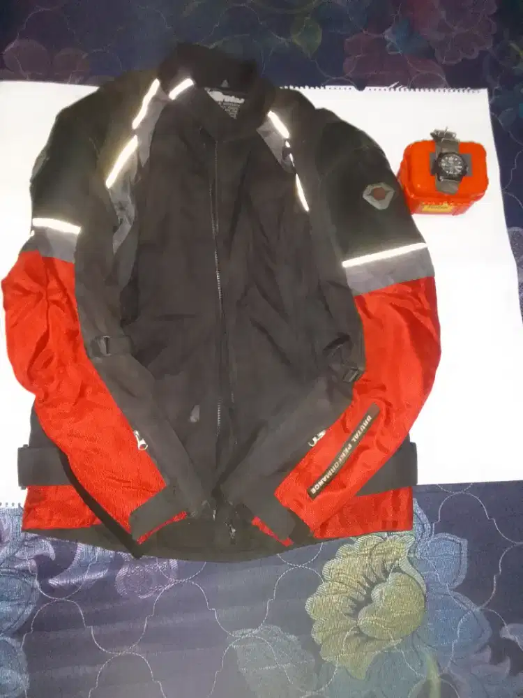 Dijual murah jaket Brutall bonus jam tangan