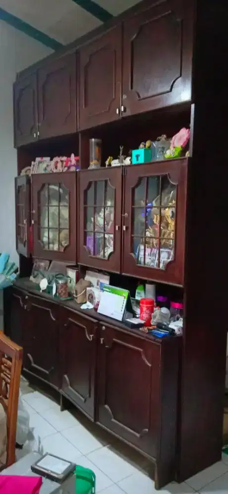 Lemari Jati dan Akuarium