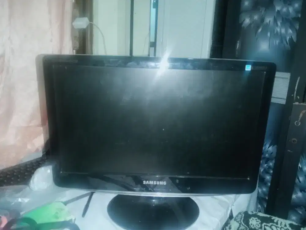 Di jual monitor komputer