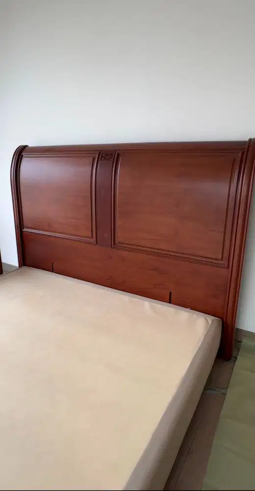 King Koil Bed Frame and Divan (180 x 200 king size) - Lightly used